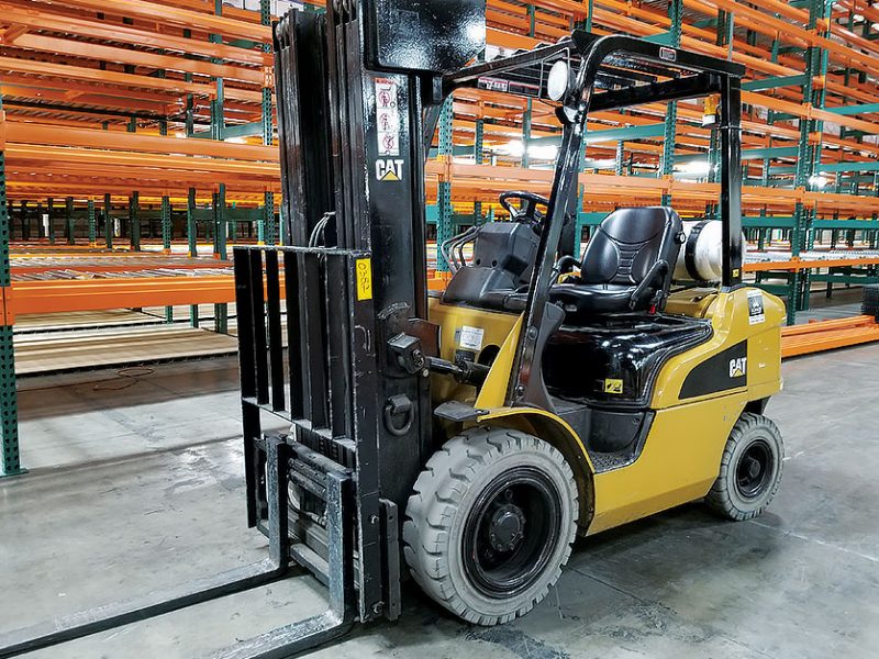 San Diego Used For Sale Industrial Forklift With Extended Quad Mast To Lift Pallet Racks